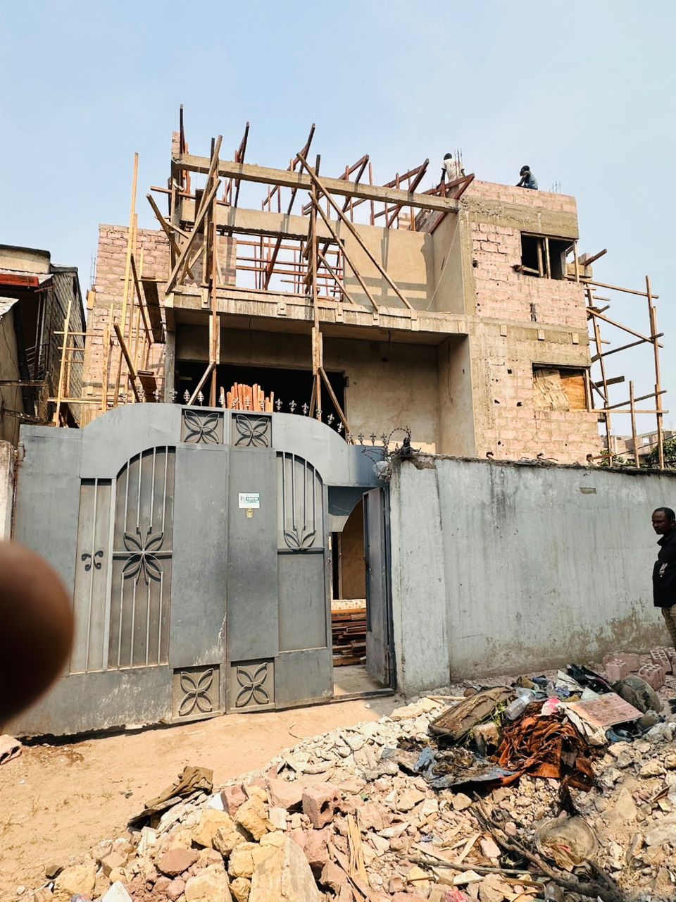 Immeuble R+2 Appartement à Météo, Kinshasa